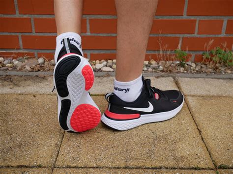 nike schuhe damen vorne etwas breiter|Nike schuhe für brede füße.